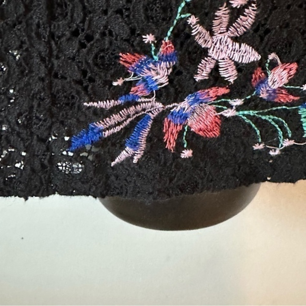 Umgee Women's Floral Embroidered & Lace Tunic Top - Picture 3 of 11